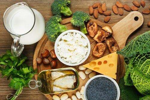 Kalziumkonsum steigern, um Osteoporose vozubeugen