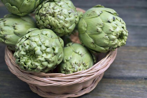 Artischocken-Rezepte: Korb mit Artischocken