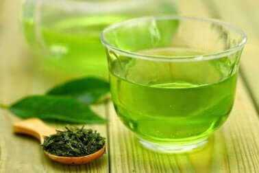 winterliche Lebensmittel: grüner Tee