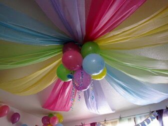 Ballons und Stoff zur Dekoration