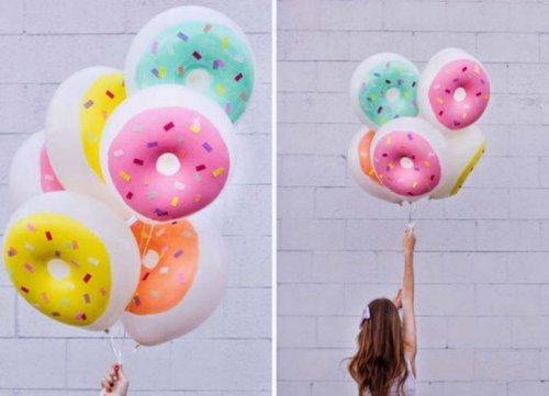 bunte Luftballons wie Donuts