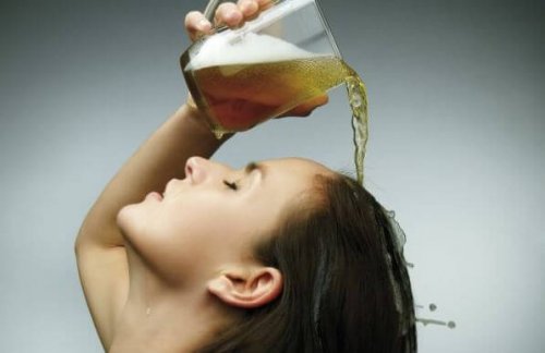 Mit Bier gegen Schuppen