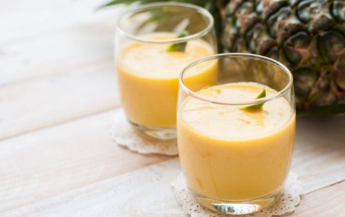 Papaya-Ananas-Saft gegen Einlagerung von Wasser