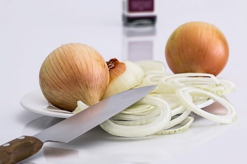 Zwiebel als Mittel zur Beruhigung von Nesselsucht