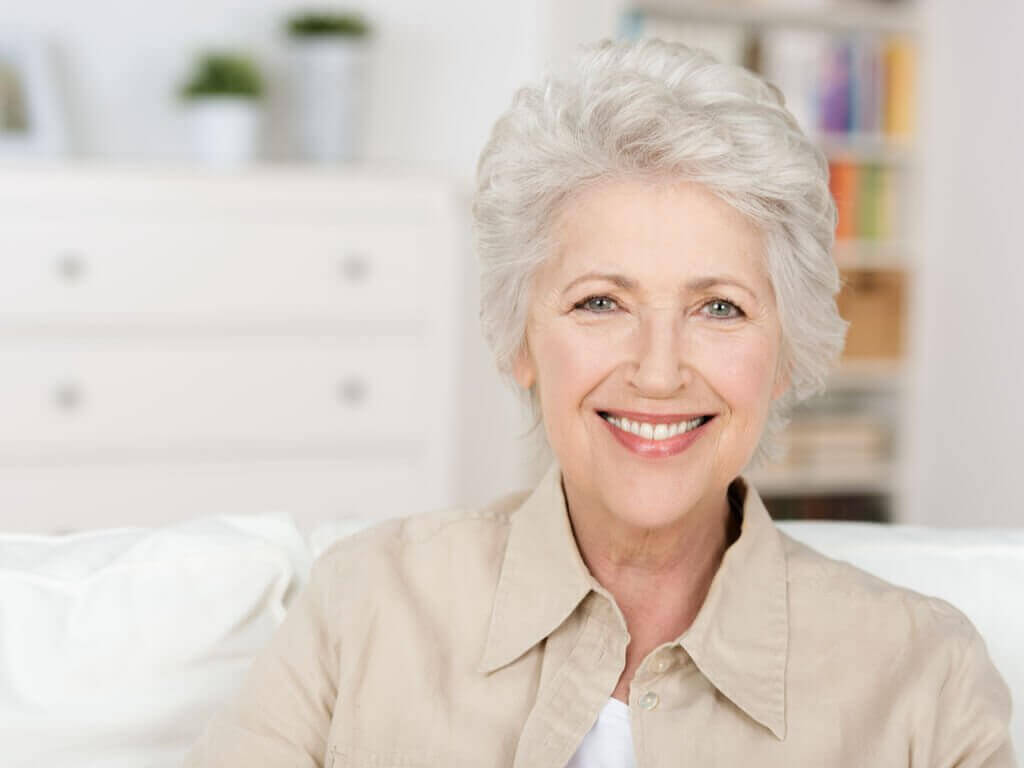 Graues Haar im Alter – Ästhetik und Reife