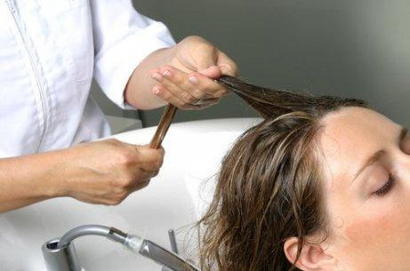 Kopfhautmassagen verleihen deinen Haaren unglaublich viel Volumen
