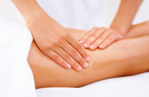 Massage macht straffe Oberschenkel