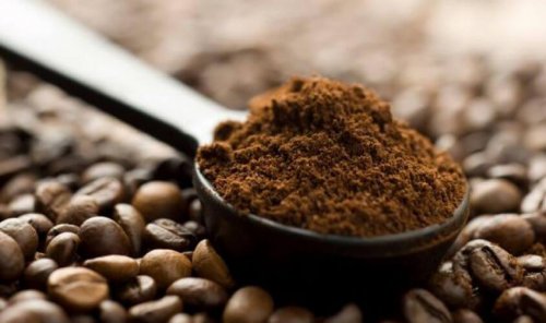 Peeling gegen Dehnungsstreifen enthält Kaffee