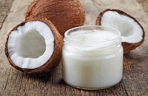 Peeling gegen Dehnungsstreifen enthält Kokosöl