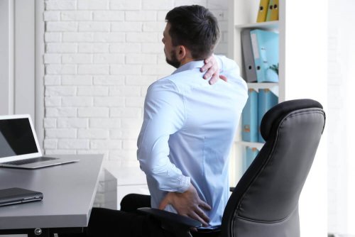 Schlechte Körperhaltung kann dem Rücken schaden