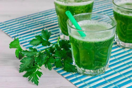 Gewohnheiten zur Körperentgiftung: grüner Smoothie