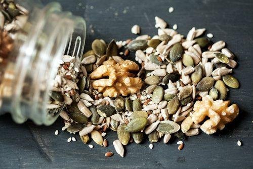Trockenfrüchte und Nüsse sind lecker