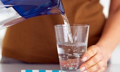 Viel Wasser verleiht deinen Haaren unglaublich viel Volumen