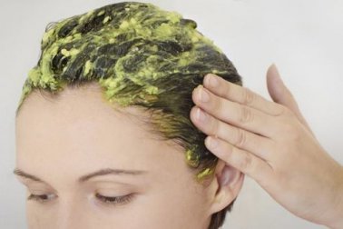 Feuchtigkeitsspendend: Maske aus Eidotter und Apfelessig