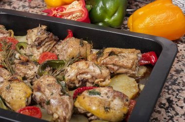 Rezept für gegrilltes Hähnchen mit Kartoffeln und Karotten