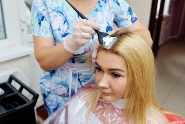 Wie du dein Haar aufhellen kannst, ohne es zu schädigen