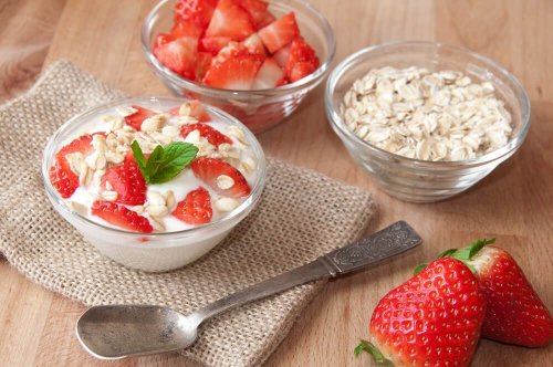 Gewichtsabnahme mit der Haferdiät: Hafer und Erdbeeren