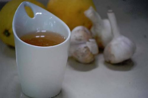 Knoblauch hilft bei Harnwegsinfektionen bei Kindern