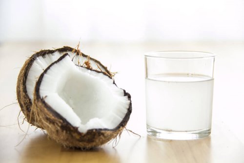 Kokoswasser für bessere Thrombozytenwerte