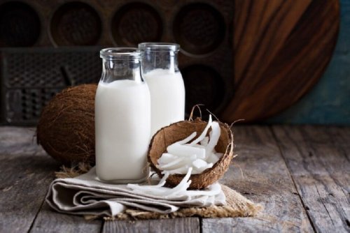 Kokosmilch und Vitamin E für volle Augenbrauen