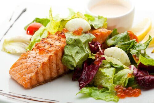 Lachs mit Salat