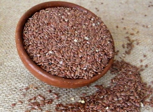 Leinsamen enthalten Omega 3 Fettsäuren.