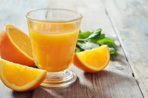 Orangensaft brüchige Nägel