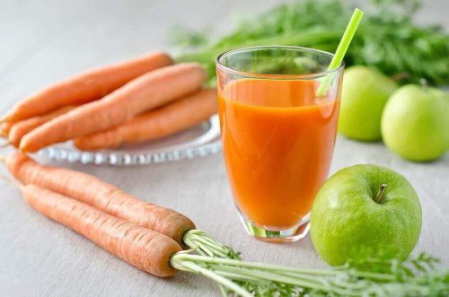 Smoothies zur Stärkung der Haare mit Apfel und Orange