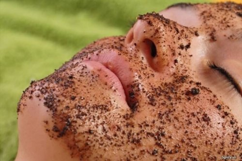 Mit einem guten Peeling kann man trockene Haut behandeln.