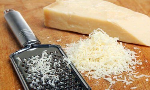 Verschiedene Käsesorten und Frischkäse
