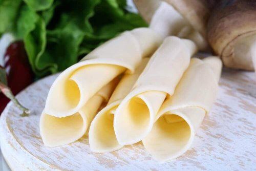 Verschiedene Käsesorten und Schmelzkäse