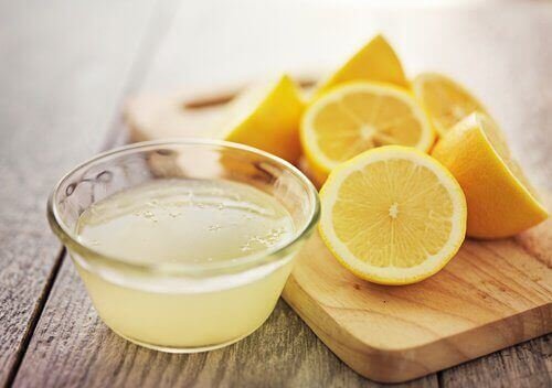 Zitronensaft brüchige Nägel