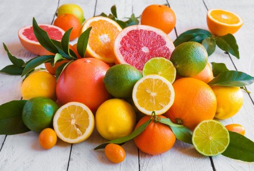 Zitrusfrüchte tragen dazu bei, an der Körperzone des Bauches abzunehmen