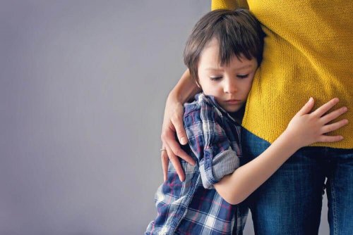 Empathie gehört zu den Wertvorstellungen, die du deinen Kindern beibringen solltest