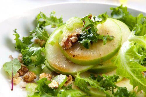Grüner Apfel für schnelle und einfache Salate