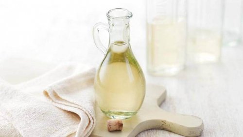 Jojoba ist Pflege für Holzmöbel