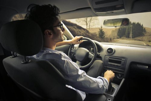 Langsam fahren wach beim Autofahren