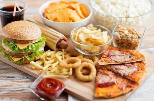 Magenerkrankungen durch ungesundes Essen.