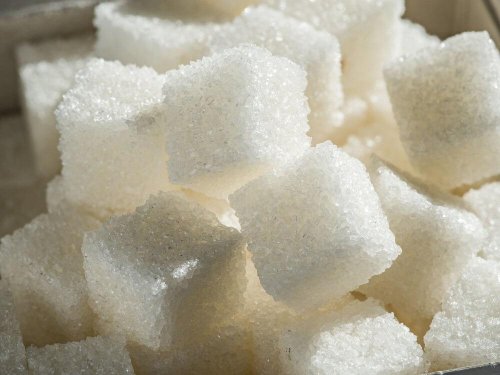Raffinierter Zucker schädigt die Gehirnfunktion.