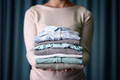Tricks wie deine alten T-Shirts wieder aussehen wie neu