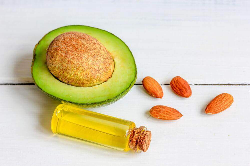Masken gegen Tränensäcke: Avocado und Mandelöl