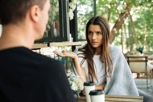 Ist der Partner kontrollsüchtig, wird deine Meinung oft nicht wahrgenommen