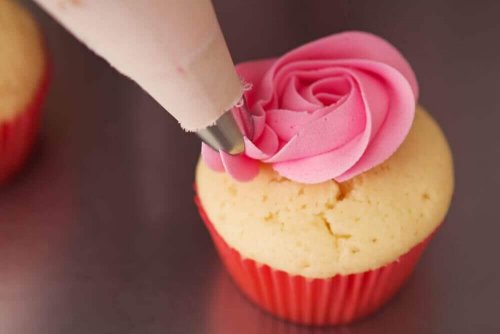 Cupcakes mit wenig Zucker und Erdbeeren