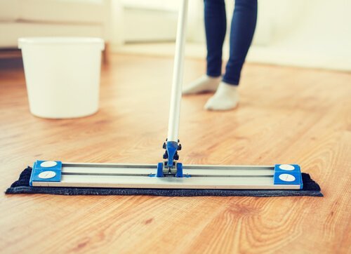 Tipps, um deinen Holzboden wieder glänzen zu lassen!