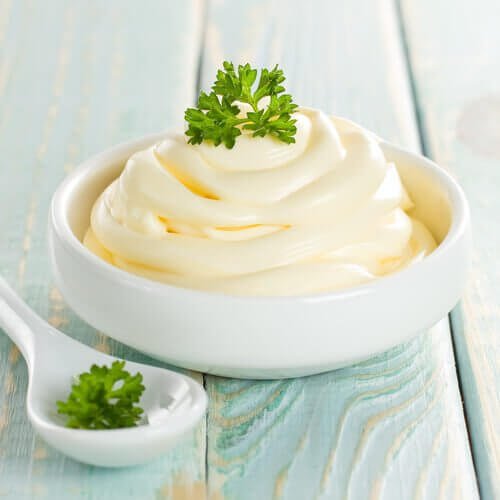 Mayonnaise-Haarmasken aus Mayonnaise ohne Zusatz