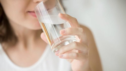 Mehr Wasser trinken zum Abnehmen in den Wechseljahren
