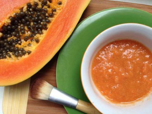 Papaya gegen spröde Fersen