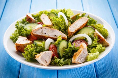 grüner Salat zum schnell und einfach Gewicht verlieren mit der Artischocken-Diät