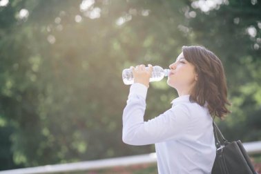 Selbstgemachtes Elektrolytgetränk gegen Dehydration