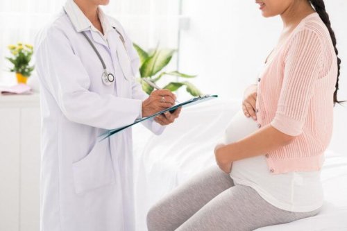 Arzt nimmt die Angst vor dem Kaiserschnitt